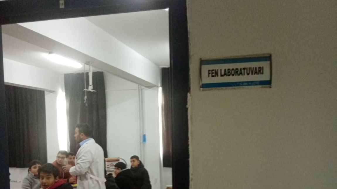 Okulumuzda bulunan labaratuarlar kullanışlı hale getirilmiştir.